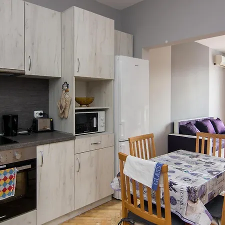 Super Flat In * Varna